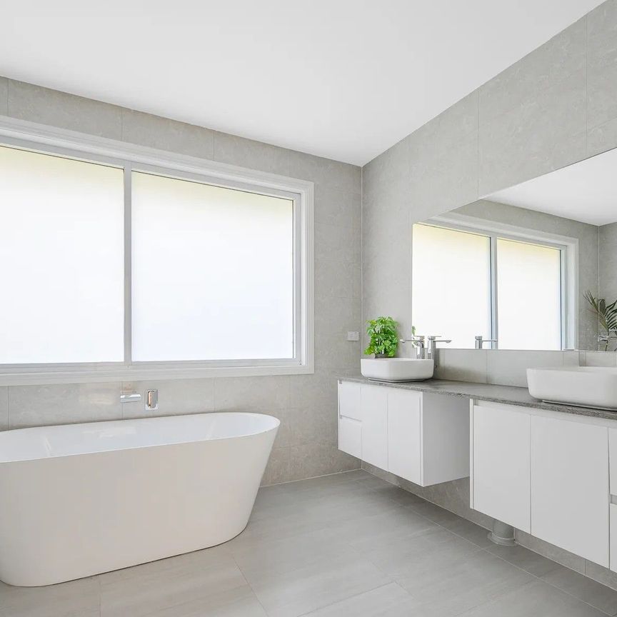 Elegant Family Haven in a Peaceful Setting - Garden and Pool Maintenance Included! - Photo 1