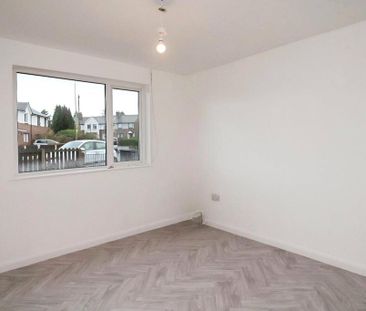 3 bedroom end of terrace house to rent - Photo 2