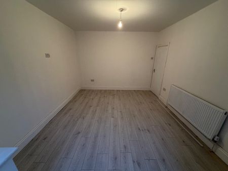 Heythrop Grove, Birmingham - Photo 2