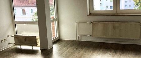 Gut geschnittene 4-Zimmer-Wohnung in zentraler Lage - Foto 1