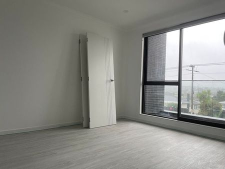 Stylish new home with a big lounge and kitchen - Photo 2