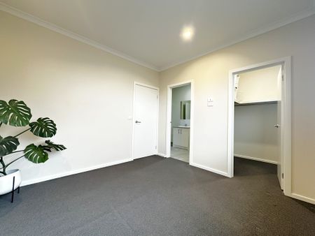 2 Bedroom Townhouse in the Heart of Lilydale - Photo 2
