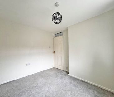 Turf Lane, Royton - Photo 4