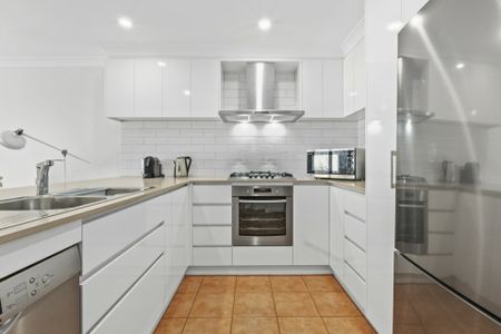 Fully Furnished Townhouse in Campbell - Photo 4