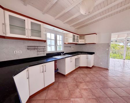Location Maison 5 pièces 110m² LE GOSIER 97190 - Photo 3