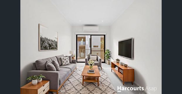 Comfort & Convenience in the Heart of Notting Hill - Photo 1