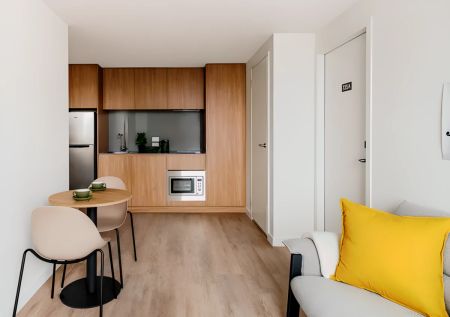 Large 2 Bed Apartment Regular - Photo 2