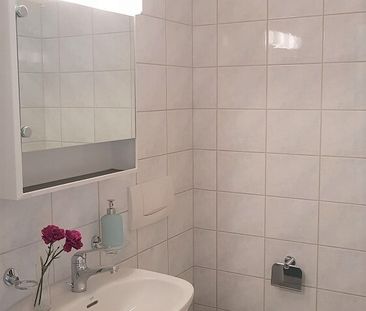 HELLE UND GERÄUMIGE WOHNUNG SUCHT NEUEN MIETER! - Photo 4