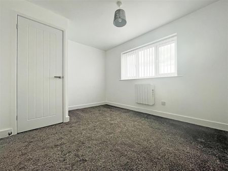 2 bedroom Town house to rent - Photo 3