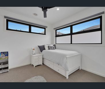 Modern Luxury Townhouse in a Private & Peaceful Setting - Photo 4