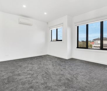 1/12 Daleglen Street, Reservoir VIC 3073 - Photo 5