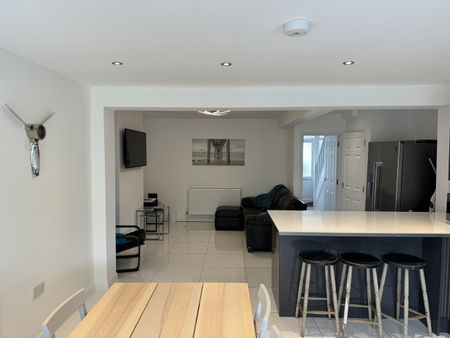 5 Bed Terraced House, Stanley Crescent, BS34 - Photo 3