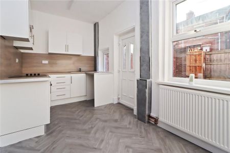 2 bedroom terraced house to rent - Photo 4