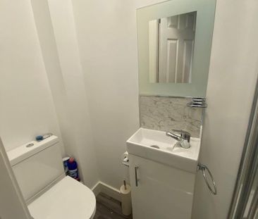 1 bedroom in a house share to rent - Photo 6