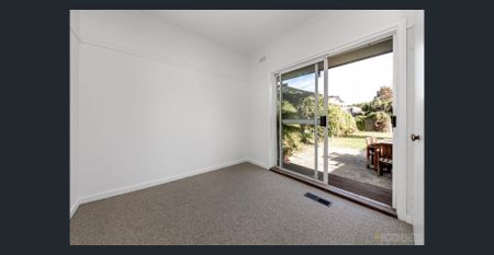 For Lease – Light-Filled Family Home in a Leafy Beaumaris Pocket - Photo 5