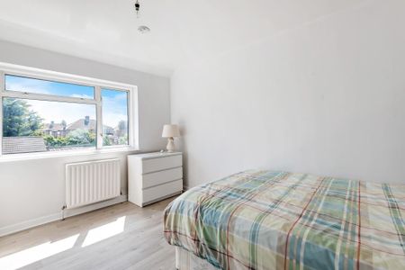 5 bedroom semi-detached house to rent - Photo 4