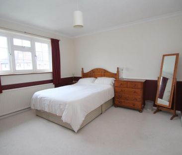 3 bedroom end of terrace house to rent - Photo 4