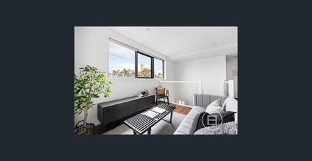 Modern Two-Bedroom Apartment over 2 Levels. - Photo 2