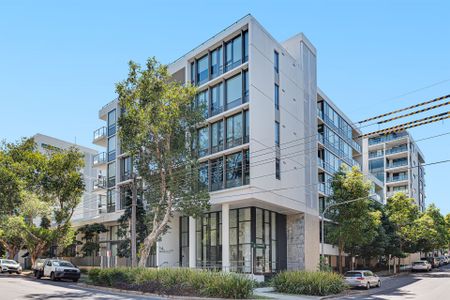 Luxuriously Appointed One Bedroom Haven - Unfurnished - Photo 3