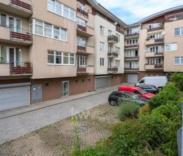 Útulný byt 2+kk s balkonem a sklepem, Praha – Kyje - Fotografie 1