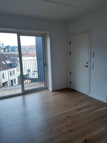 Lækker lejlighed på Frederiksbjerg med altan - Foto 2