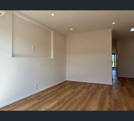 21 Callaway St, Mambourin, Vic 3024 - Photo 2