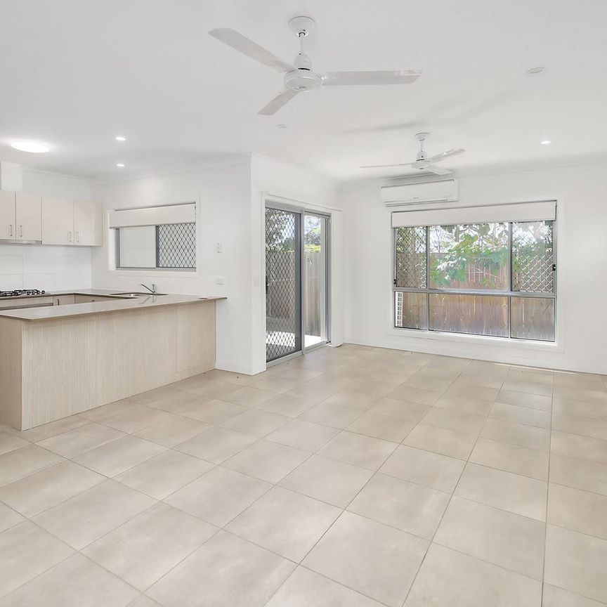 Modern 4-Bedroom Townhouse in Prime Eight Mile Plains Location - Photo 1