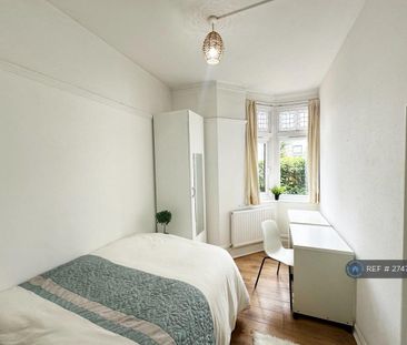 4 bedroom semi-detached house to rent - Photo 5