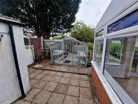 3 bedroom semi-detached house to rent - Photo 3