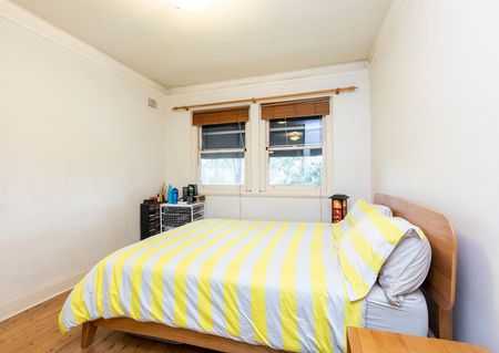 Art Deco Elegance in a Superb Lifestyle Setting - Photo 2