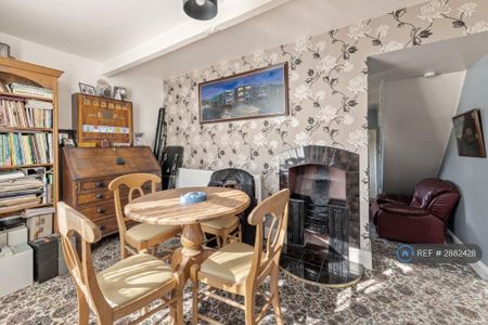 3 bedroom semi-detached house to rent - Photo 3