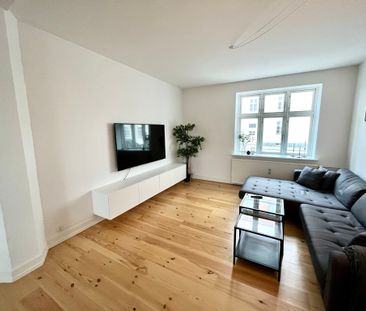 Indbydende stuelejlighed med lys og god atmosfære - Foto 2