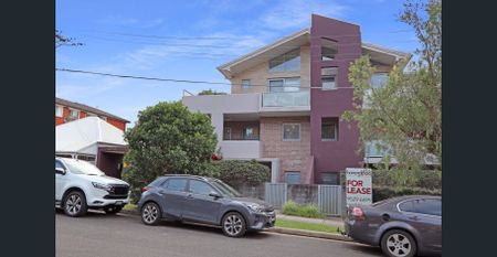 Executive Oversized Apartment Living - Photo 4