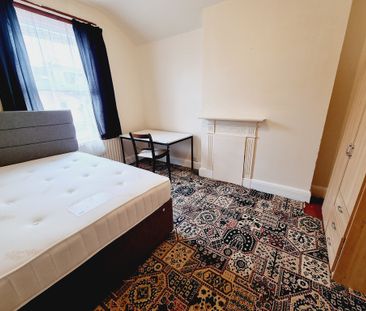 7 Bed Student Accommodation - Photo 3