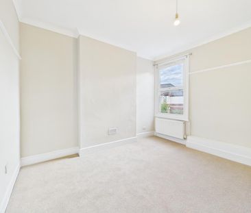 4 bedroom flat to rent - Photo 1
