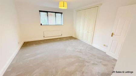 5 bedroom detached house to rent - Photo 3