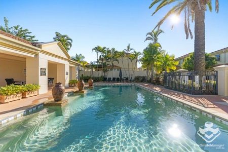 A Peaceful, Comfortable & Fully Renovated Townhouse in Ashmore - Photo 4