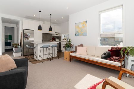 Two Bedroom Apartment - West Auckland. - Photo 2