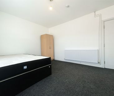 Large Furnished Room To Let - HP11 - Photo 1