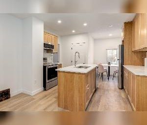 3 Bed 1 Bath Upper Suite Mount Pleasant Calgary - Photo 3