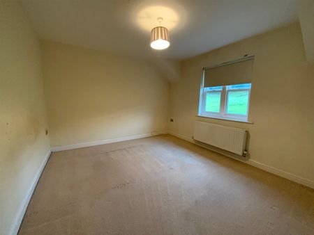 2 bedroom Flat To Let - Photo 3