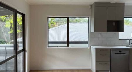 GREAT ONE LEVEL HOME - 3 BEDROOMS - Photo 3