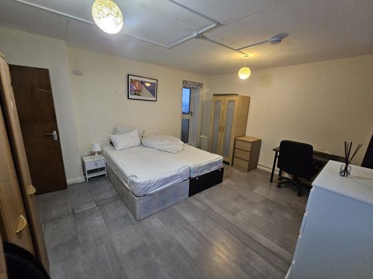 Room in a Shared Flat, Harrington Square, NW1 - Photo 1