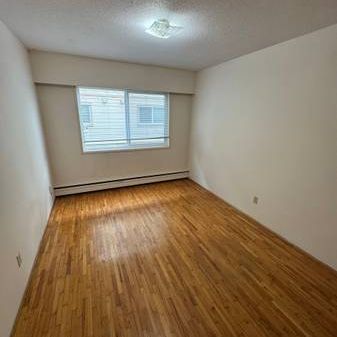 Spacious 2 Bedroom Condo close minutes to downtown - Photo 3