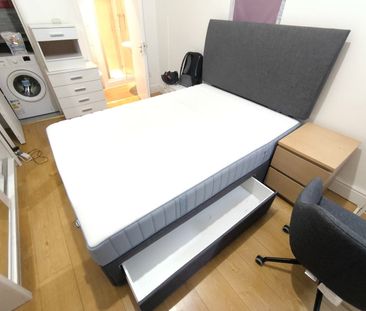 Studio Flat, High Street, W3 - Photo 3