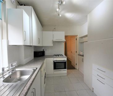 4 bedroom semi-detached house to rent - Photo 6