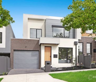 “Beautiful Townhouse!” - Photo 1