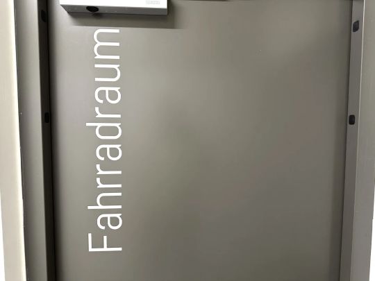 gut aufgeteilte 4-Zimmer Wohnung mit 2 WC's und einem südwest Balkon - Photo 1