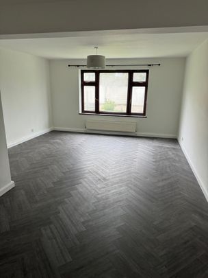 2 Bed Flat, Castlebar Road, W5 - Photo 1