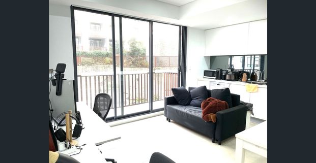 SPACIOUS 1 BEDROOM APARTMENT WITH 2 INTERNAL STORAGE - Photo 1